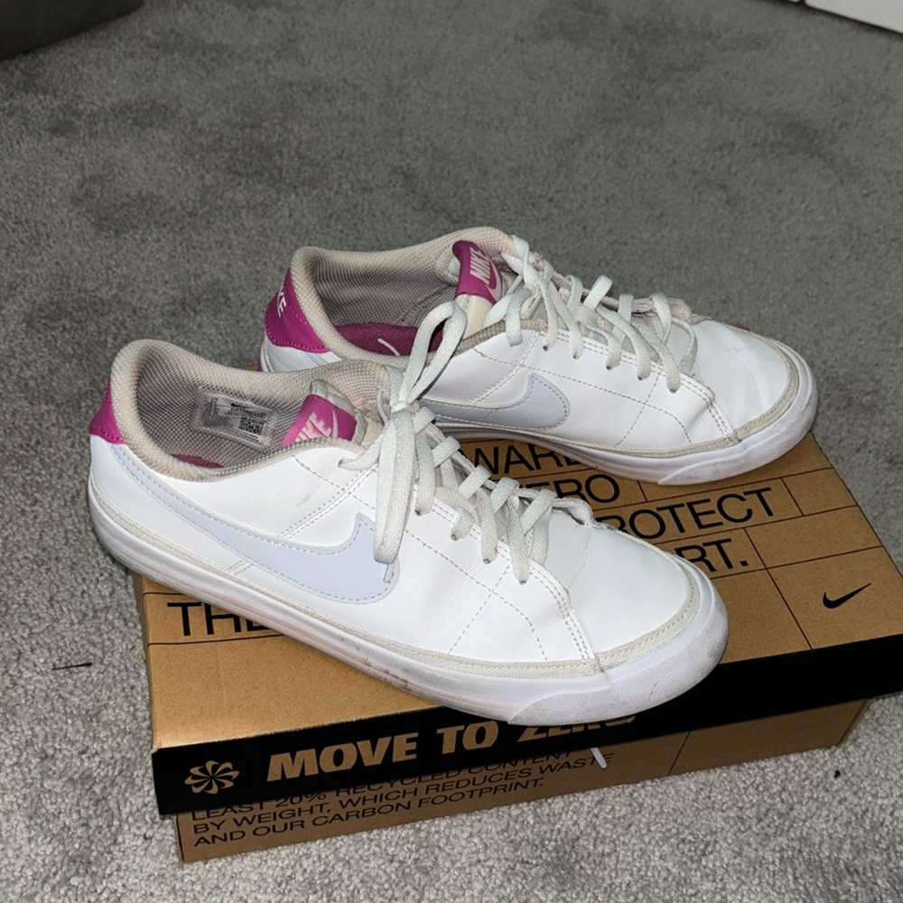 NIKE shoes